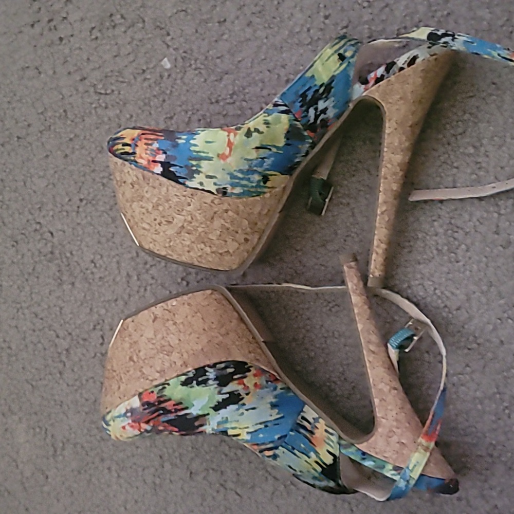 Multi Color platform pumps - Picture 2 of 4